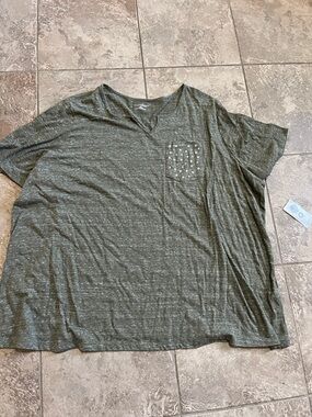 NWT Olive Green Heather Pocket T-Shirt